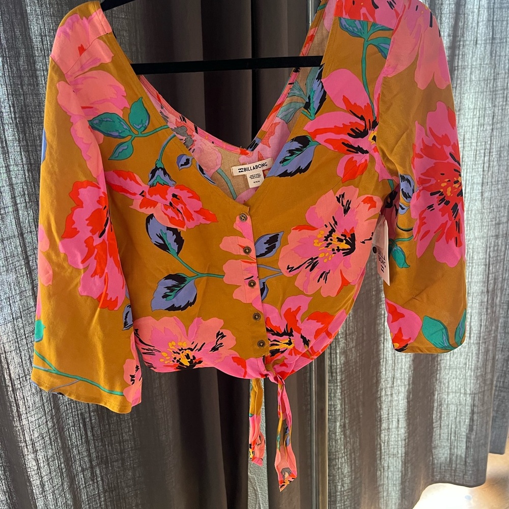 NWT floral billabong top